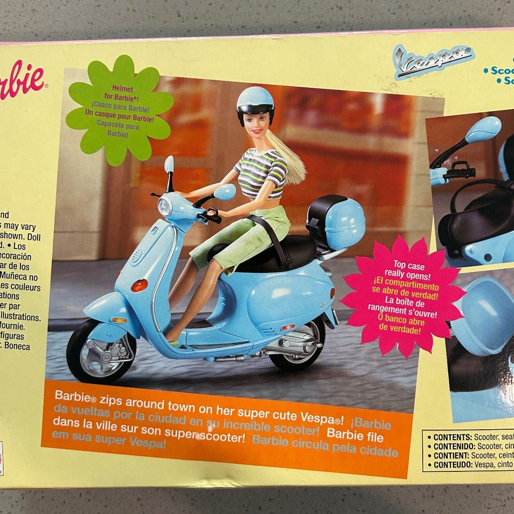 Barbie Vespa toy scooter - Picture 2 of 4